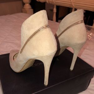 Enzo Angiolini Felicia Lt Natural Suede Pumps